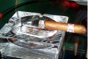 Luftreiniger helfen auch gegen Zigarrenrauch
