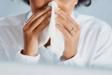 Bei Allergien kann ein Luftreiniger mit HEPA-Filter helfen